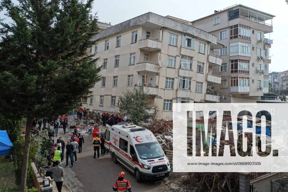 Partial collapse occurs in 7-story building in Istanbul s Maltepe district ISTANBUL, TURKIYE - OCTOBER 8: Search and rescue personnel, including firefighters, AFAD, UMKE, and police teams, operate at the site of a partial building collapse in the Cevizli neighborhood of Maltepe district, Istanbul, Turkiye on October 8, 2026. Trapped residents on the unaffected upper floors were evacuated while emergency teams initiated search and rescue efforts beneath the collapsed lower levels. Alperen Baran Metecan Anadolu Istanbul Turkey. Editorial use only. Please get in touch for any other usage.