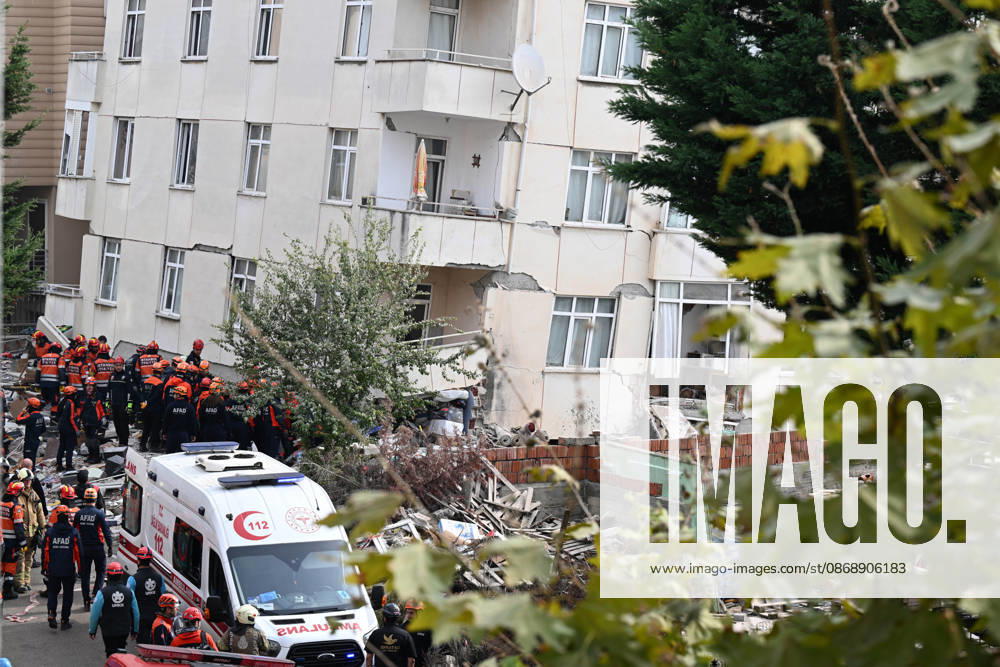 Search and rescue operations continue at partially collapsed building in Istanbul ISTANBUL, TURKIYE - OCTOBER 08: Search and rescue teams conduct operations at the site of a seven-story building that partially collapsed in the Maltepe district of Istanbul, Turkiye, on October 08, 2026. Emergency personnel and ambulances are deployed to the scene as search and rescue efforts continue. Ahmet Okatali Anadolu Istanbul Turkey. Editorial use only. Please get in touch for any other usage.
