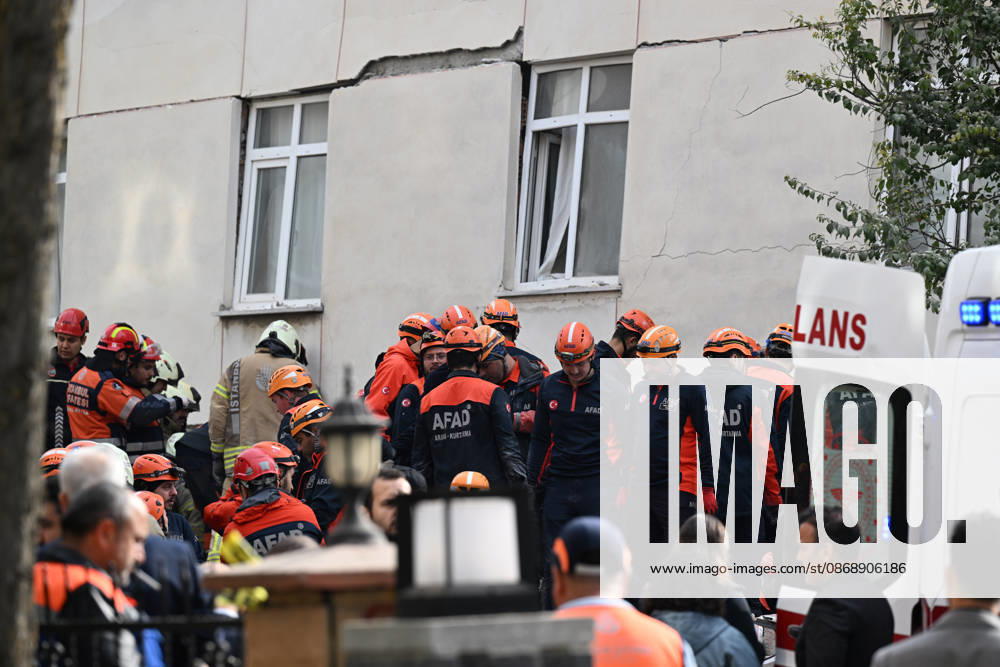 Search and rescue operations continue at partially collapsed building in Istanbul ISTANBUL, TURKIYE - OCTOBER 08: Search and rescue teams conduct operations at the site of a seven-story building that partially collapsed in the Maltepe district of Istanbul, Turkiye, on October 08, 2026. Emergency personnel and ambulances are deployed to the scene as search and rescue efforts continue. Ahmet Okatali Anadolu Istanbul Turkey. Editorial use only. Please get in touch for any other usage.