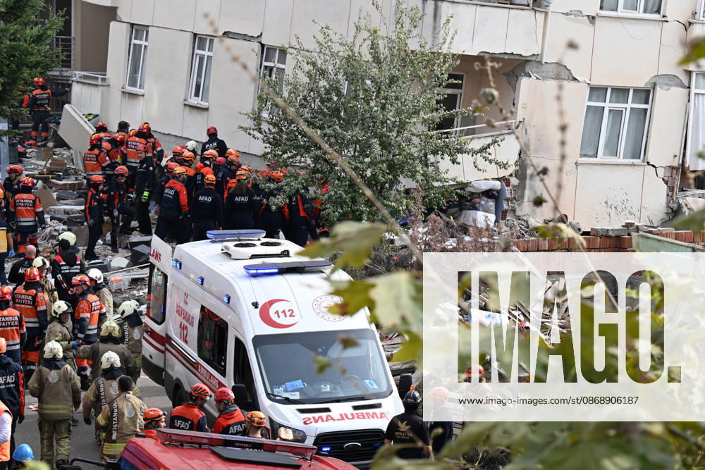 Search and rescue operations continue at partially collapsed building in Istanbul ISTANBUL, TURKIYE - OCTOBER 08: Search and rescue teams conduct operations at the site of a seven-story building that partially collapsed in the Maltepe district of Istanbul, Turkiye, on October 08, 2026. Emergency personnel and ambulances are deployed to the scene as search and rescue efforts continue. Ahmet Okatali Anadolu Istanbul Turkey. Editorial use only. Please get in touch for any other usage.