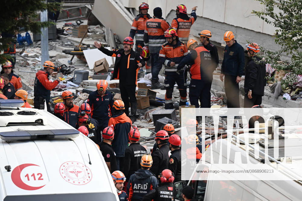 Search and rescue operations continue at partially collapsed building in Istanbul ISTANBUL, TURKIYE - OCTOBER 08: Search and rescue teams conduct operations at the site of a seven-story building that partially collapsed in the Maltepe district of Istanbul, Turkiye, on October 08, 2026. Emergency personnel and ambulances are deployed to the scene as search and rescue efforts continue. Ahmet Okatali Anadolu Istanbul Turkey. Editorial use only. Please get in touch for any other usage.
