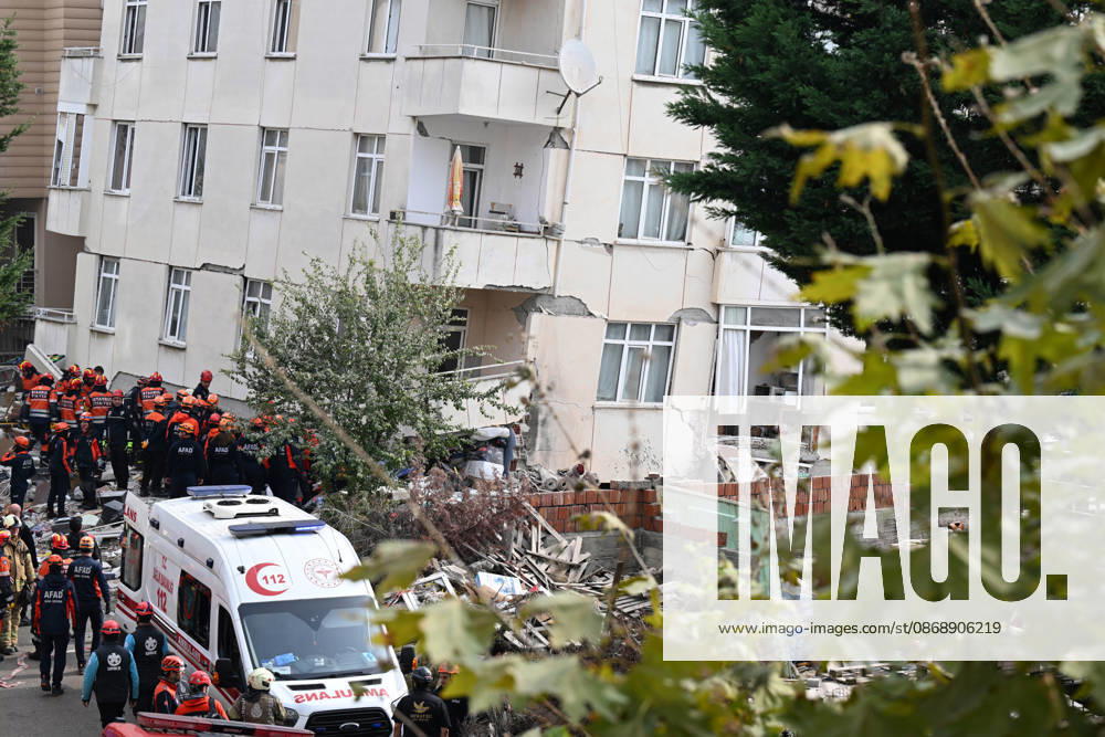 Search and rescue operations continue at partially collapsed building in Istanbul ISTANBUL, TURKIYE - OCTOBER 08: Search and rescue teams conduct operations at the site of a seven-story building that partially collapsed in the Maltepe district of Istanbul, Turkiye, on October 08, 2026. Emergency personnel and ambulances are deployed to the scene as search and rescue efforts continue. Ahmet Okatali Anadolu Istanbul Turkey. Editorial use only. Please get in touch for any other usage.