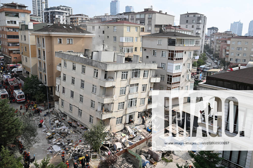 Seven-story residential building partially collapses in Istanbul ISTANBUL, TURKIYE - OCTOBER 08: Search and rescue teams conduct operations at the site of a seven-story building that partially collapsed in the Maltepe district of Istanbul, Turkiye, on October 08, 2026. Emergency personnel and ambulances are deployed to the scene as search and rescue efforts continue. Ahmet Okatali Anadolu Istanbul Turkey. Editorial use only. Please get in touch for any other usage.