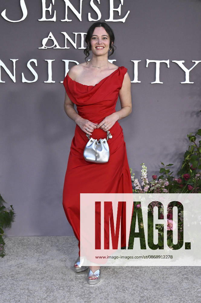 Bethany Slater at the premiere of the movie *Sense and Sensibility* at the United Theater in Los Angeles, October 7, 2026 Foto:xD.xStarbuckx xFuturexImagex sensuality_6018