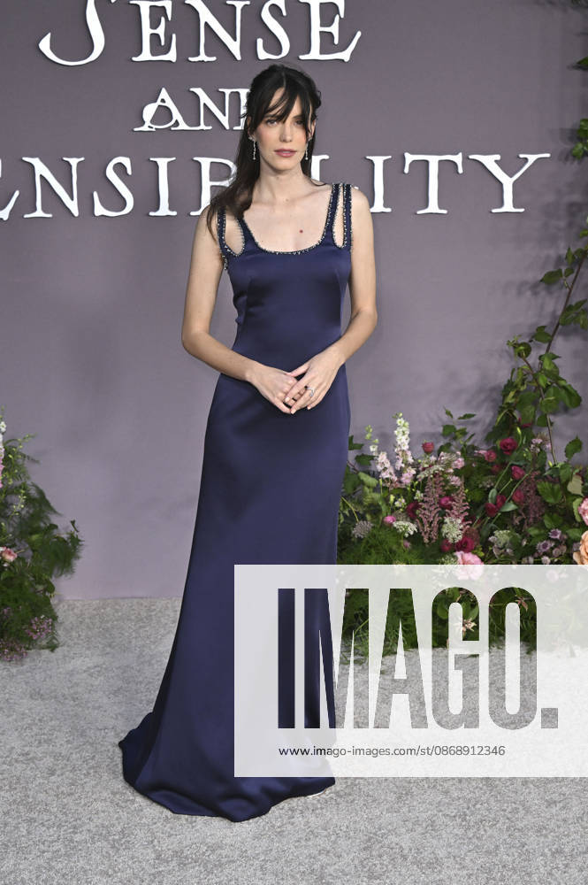 Stacy Martin at the premiere of the movie *Sense and Sensibility* at the United Theater in Los Angeles, October 7, 2026 Foto:xD.xStarbuckx xFuturexImagex sensuality_6036