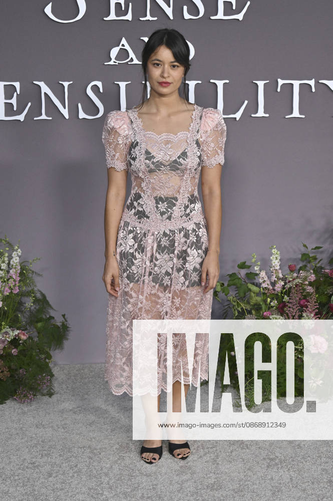 Sonia Mena at the premiere of the movie *Sense and Sensibility* at the United Theater in Los Angeles, October 7, 2026 Foto:xD.xStarbuckx xFuturexImagex sensuality_6039