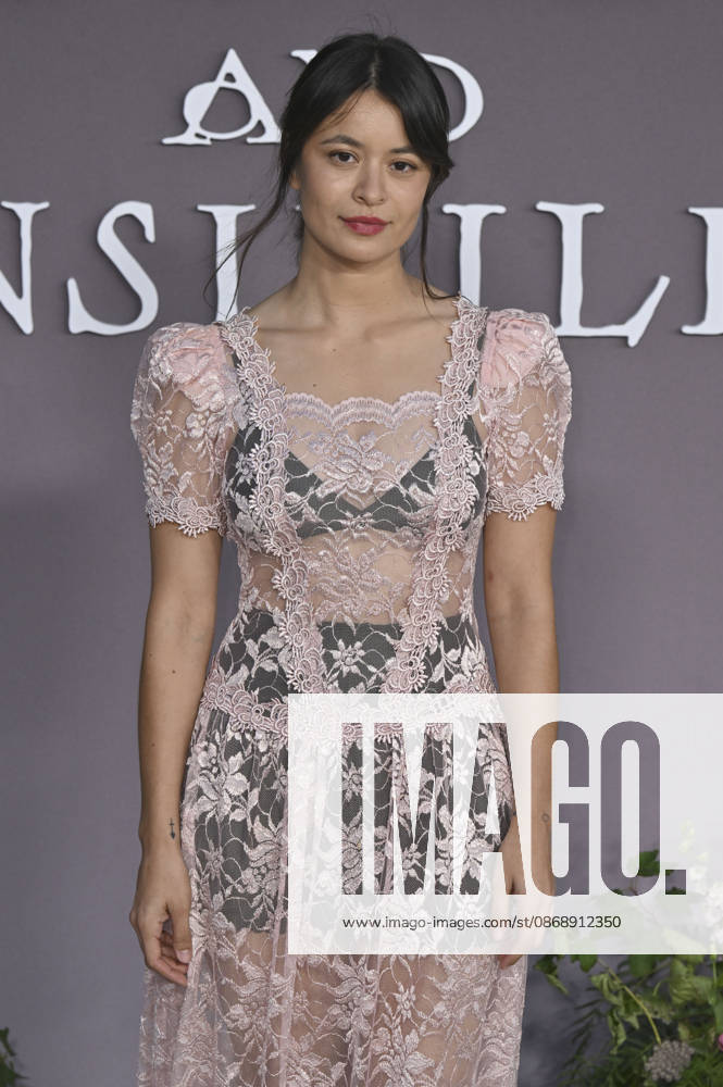 Sonia Mena at the premiere of the movie *Sense and Sensibility* at the United Theater in Los Angeles, October 7, 2026 Foto:xD.xStarbuckx xFuturexImagex sensuality_6040
