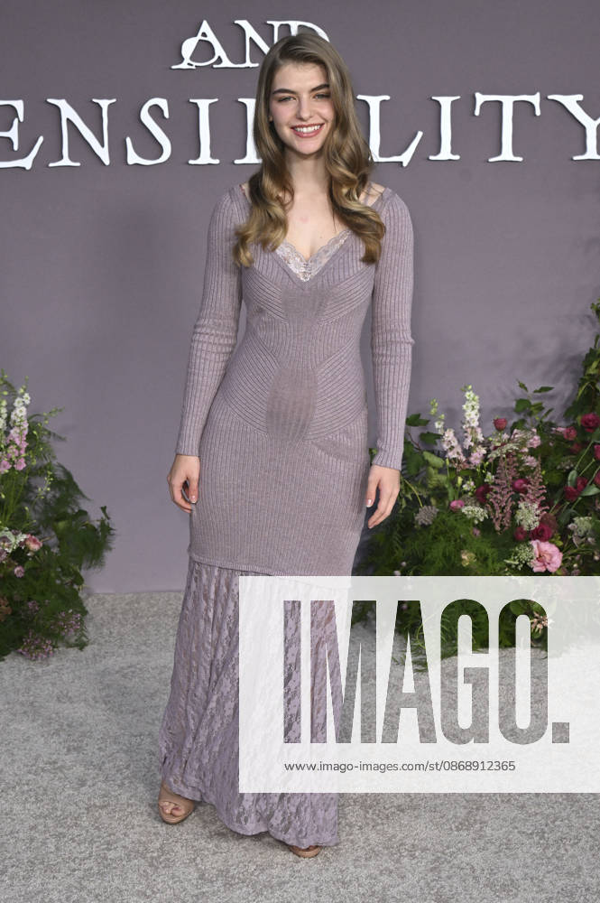 Lyliana Wray at the premiere of the movie *Sense and Sensibility* at the United Theater in Los Angeles, October 7, 2026 Foto:xD.xStarbuckx xFuturexImagex sensuality_6045