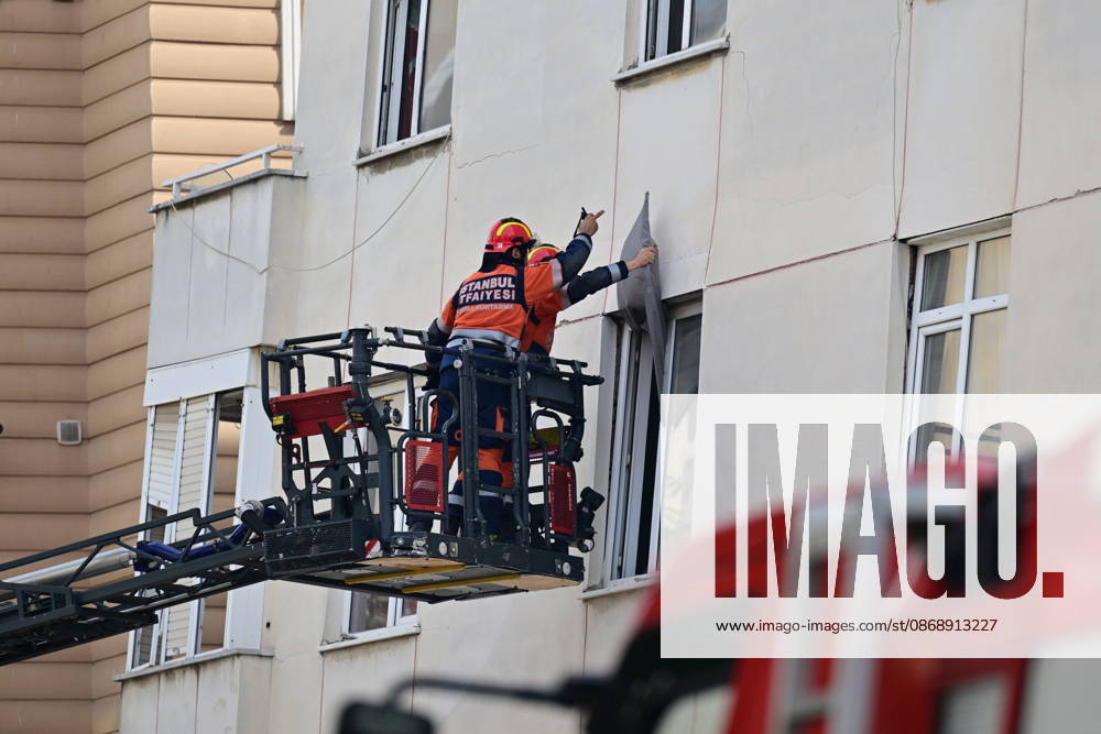 Partial collapse occurs in 7-story building in Istanbul s Maltepe district ISTANBUL, TURKIYE - OCTOBER 8: Search and rescue personnel, including firefighters, AFAD, UMKE, and police teams, operate at the site of a partial building collapse in the Cevizli neighborhood of Maltepe district, Istanbul, Turkiye on October 8, 2026. Trapped residents on the unaffected upper floors were evacuated while emergency teams initiated search and rescue efforts beneath the collapsed lower levels. Ten people were rescued alive from the rubble, while officials confirmed two fatalities as of late morning. Serhat Cagdas Anadolu Istanbul Turkey. Editorial use only. Please get in touch for any other usage.