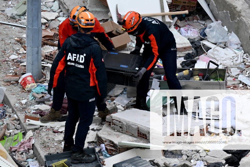 Partial collapse occurs in 7-story building in Istanbul s Maltepe district ISTANBUL, TURKIYE - OCTOBER 8: Search and rescue personnel, including firefighters, AFAD, UMKE, and police teams, operate at the site of a partial building collapse in the Cevizli neighborhood of Maltepe district, Istanbul, Turkiye on October 8, 2026. Trapped residents on the unaffected upper floors were evacuated while emergency teams initiated search and rescue efforts beneath the collapsed lower levels. Ten people were rescued alive from the rubble, while officials confirmed two fatalities as of late morning. Ahmet Okatali Anadolu Istanbul Turkey. Editorial use only. Please get in touch for any other usage.