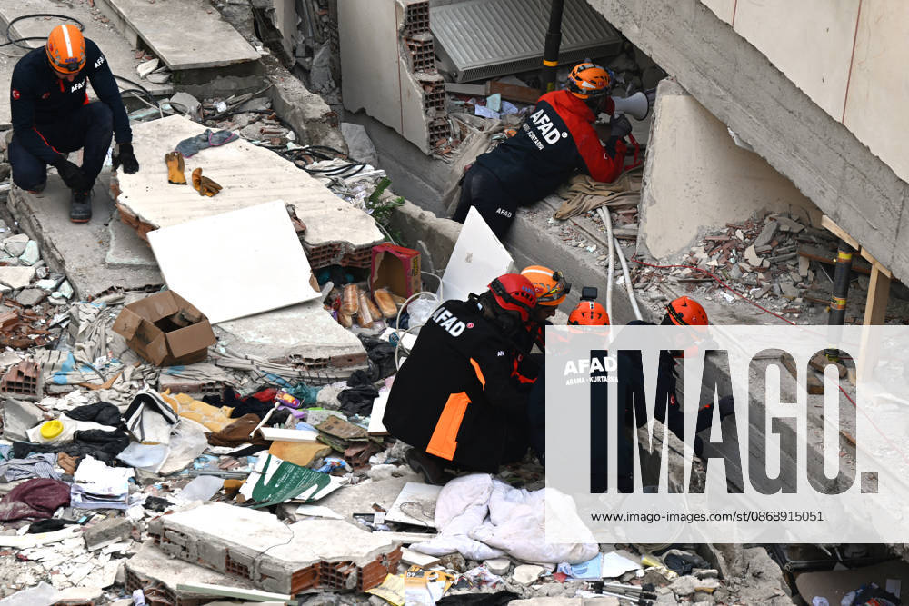 Partial collapse occurs in 7-story building in Istanbul s Maltepe district ISTANBUL, TURKIYE - OCTOBER 8: Search and rescue personnel, including firefighters, AFAD, UMKE, and police teams, operate at the site of a partial building collapse in the Cevizli neighborhood of Maltepe district, Istanbul, Turkiye on October 8, 2026. Trapped residents on the unaffected upper floors were evacuated while emergency teams initiated search and rescue efforts beneath the collapsed lower levels. Ten people were rescued alive from the rubble, while officials confirmed two fatalities as of late morning. Ahmet Okatali Anadolu Istanbul Turkey. Editorial use only. Please get in touch for any other usage.