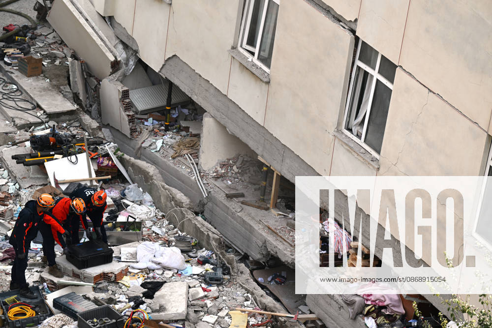 Partial collapse occurs in 7-story building in Istanbul s Maltepe district ISTANBUL, TURKIYE - OCTOBER 8: Search and rescue personnel, including firefighters, AFAD, UMKE, and police teams, operate at the site of a partial building collapse in the Cevizli neighborhood of Maltepe district, Istanbul, Turkiye on October 8, 2026. Trapped residents on the unaffected upper floors were evacuated while emergency teams initiated search and rescue efforts beneath the collapsed lower levels. Ten people were rescued alive from the rubble, while officials confirmed two fatalities as of late morning. Ahmet Okatali Anadolu Istanbul Turkey. Editorial use only. Please get in touch for any other usage.