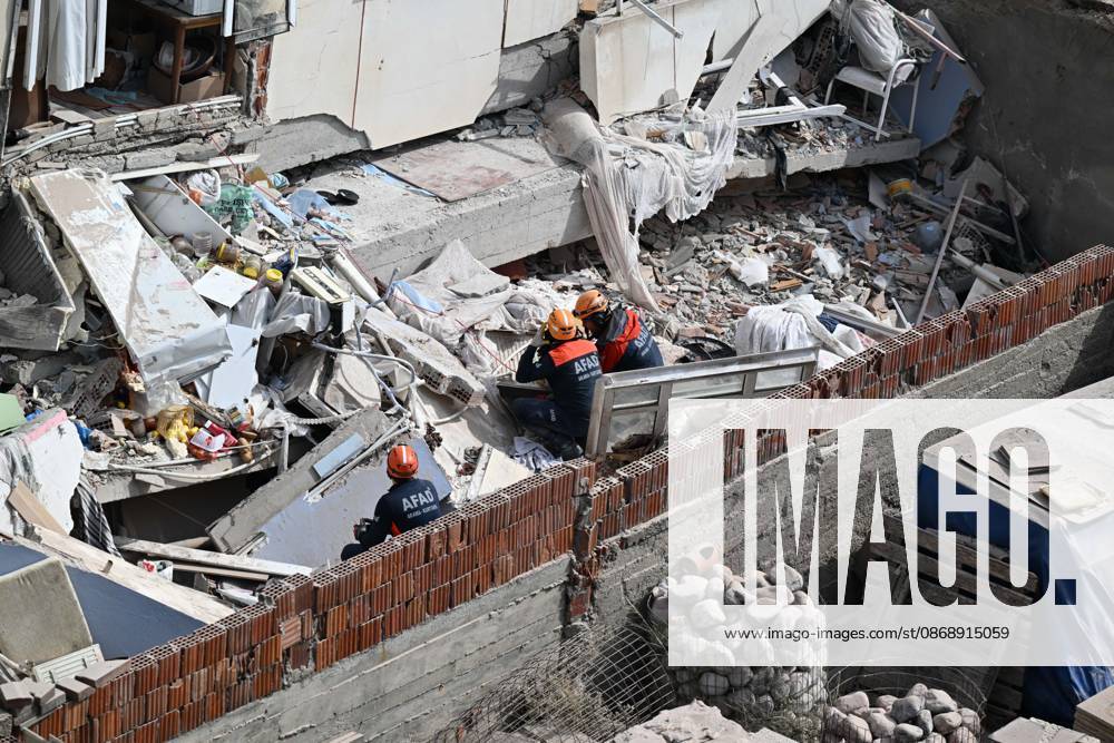 Partial collapse occurs in 7-story building in Istanbul s Maltepe district ISTANBUL, TURKIYE - OCTOBER 8: Search and rescue personnel, including firefighters, AFAD, UMKE, and police teams, operate at the site of a partial building collapse in the Cevizli neighborhood of Maltepe district, Istanbul, Turkiye on October 8, 2026. Trapped residents on the unaffected upper floors were evacuated while emergency teams initiated search and rescue efforts beneath the collapsed lower levels. Ten people were rescued alive from the rubble, while officials confirmed two fatalities as of late morning. Ahmet Okatali Anadolu Istanbul Turkey. Editorial use only. Please get in touch for any other usage.