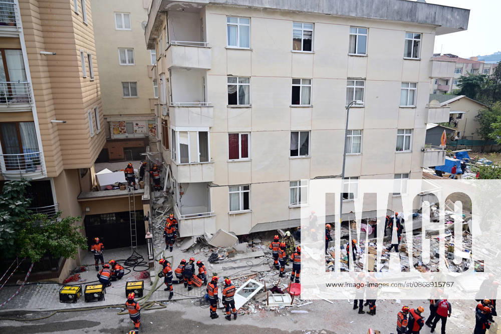 Partial collapse occurs in 7-story building in Istanbul s Maltepe district ISTANBUL, TURKIYE - OCTOBER 8: Search and rescue personnel, including firefighters, AFAD, UMKE, and police teams continue to operate at the site of a partial building collapse in the Cevizli neighborhood of Maltepe district, Istanbul, Turkiye on October 8, 2026. Trapped residents on the unaffected upper floors were evacuated while emergency teams initiated search and rescue efforts beneath the collapsed lower levels. Ten people were rescued alive from the rubble, while officials confirmed two fatalities as of late morning. Serhat Cagdas Anadolu Istanbul Turkey. Editorial use only. Please get in touch for any other usage.