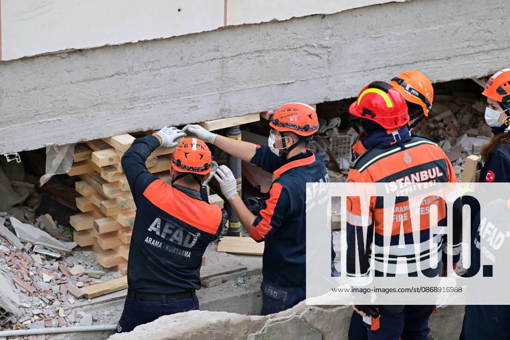 Partial collapse occurs in 7-story building in Istanbul s Maltepe district ISTANBUL, TURKIYE - OCTOBER 8: Search and rescue personnel, including firefighters, AFAD, UMKE, and police teams, operate at the site of a partial building collapse in the Cevizli neighborhood of Maltepe district, Istanbul, Turkiye on October 8, 2026. Trapped residents on the unaffected upper floors were evacuated while emergency teams initiated search and rescue efforts beneath the collapsed lower levels. Ten people were rescued alive from the rubble, while officials confirmed two fatalities as of late morning. Serhat Cagdas Anadolu Istanbul Turkey. Editorial use only. Please get in touch for any other usage.
