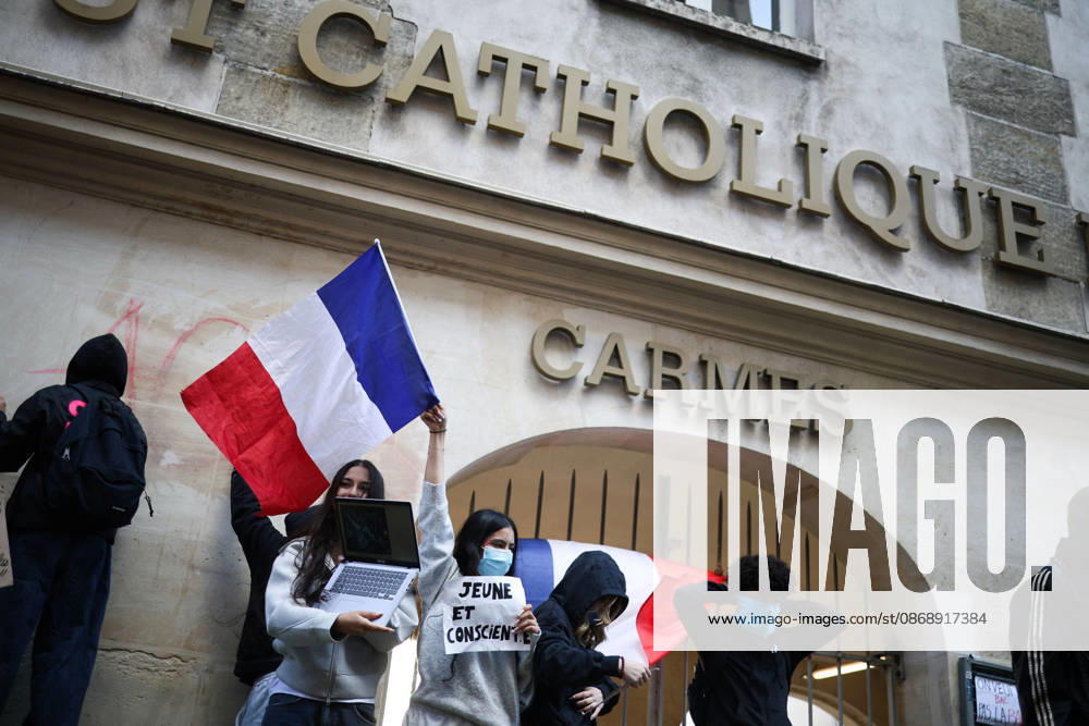 Catholic Institute of Paris Blockade - Paris Students blocking campus of Catholic Institute of Paris ( Institut Catholique de Paris ) in Paris, on October 8, 2026 as they continue their protest to demand the hiring of substitute teachers, increased resources, and decent learning conditions. Photo by Raphael Lafargue ABACAPRESS.COM Paris Ile-de-France France