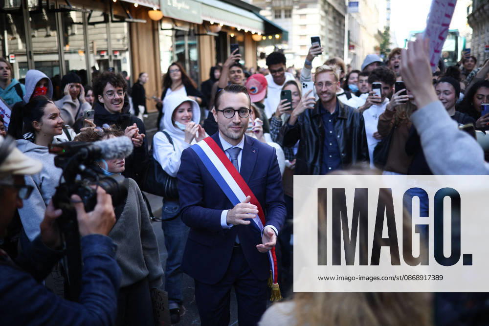 Catholic Institute of Paris Blockade - Paris La France Insoumise - Nouveau Front Populaire s MP Antoine Leaument pictured as students blocking campus of Catholic Institute of Paris ( Institut Catholique de Paris ) in Paris, on October 8, 2026 as they continue their protest to demand the hiring of substitute teachers, increased resources, and decent learning conditions. Photo by Raphael Lafargue ABACAPRESS.COM Paris Ile-de-France France