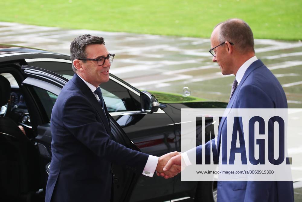 Berlin, Germany, October 8, 2026: The Federal Chancellery hosts a reception for British Prime Minister Andrew Andy Burnham and Federal Chancellor Friedrich Merz (CDU) during the welcome ceremony