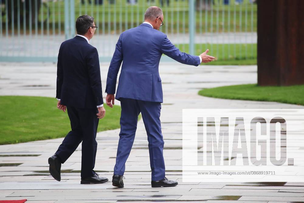 Berlin, Germany, October 8, 2026: The Federal Chancellery hosts a reception for British Prime Minister Andrew Andy Burnham and Federal Chancellor Friedrich Merz (CDU) during the welcome ceremony