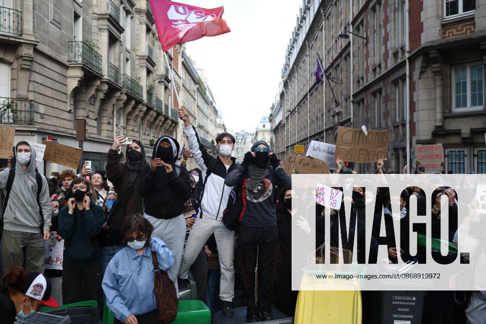 Catholic Institute of Paris and Paris-Panthéon-Assas Students Protest - Paris Students from the Catholic Institute of Paris and Paris-Panthéon-Assas University gather outside Paris-Panthéon-Assas University during a demonstration in support of high school students. The protesters are demanding the hiring of substitute teachers, increased resources, and decent learning conditions. Paris, France, October 8, 2026. Photo by Raphael Lafargue ABACAPRESS.COM Paris Ile-de-France France