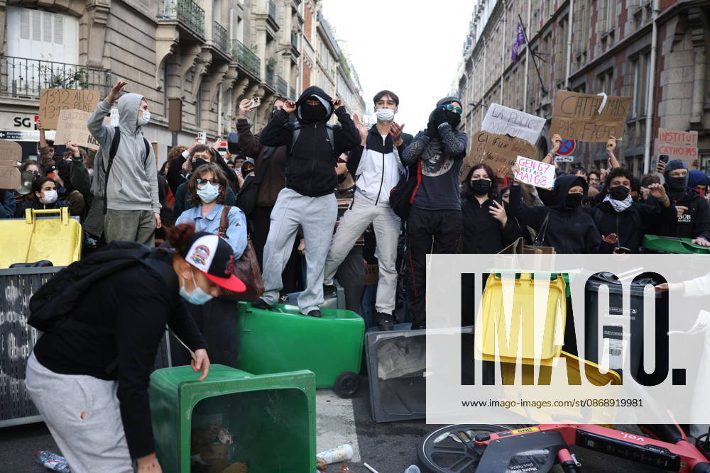 Catholic Institute of Paris and Paris-Panthéon-Assas Students Protest - Paris Students from the Catholic Institute of Paris and Paris-Panthéon-Assas University gather outside Paris-Panthéon-Assas University during a demonstration in support of high school students. The protesters are demanding the hiring of substitute teachers, increased resources, and decent learning conditions. Paris, France, October 8, 2026. Photo by Raphael Lafargue ABACAPRESS.COM Paris Ile-de-France France