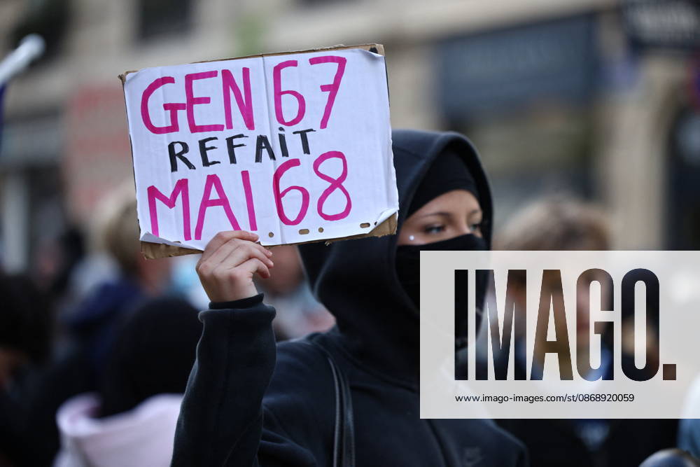 Catholic Institute of Paris and Paris-Panthéon-Assas Students Protest - Paris Students from the Catholic Institute of Paris and Paris-Panthéon-Assas University gather outside Paris-Panthéon-Assas University during a demonstration in support of high school students. The protesters are demanding the hiring of substitute teachers, increased resources, and decent learning conditions. Paris, France, October 8, 2026. Photo by Raphael Lafargue ABACAPRESS.COM Paris Ile-de-France France