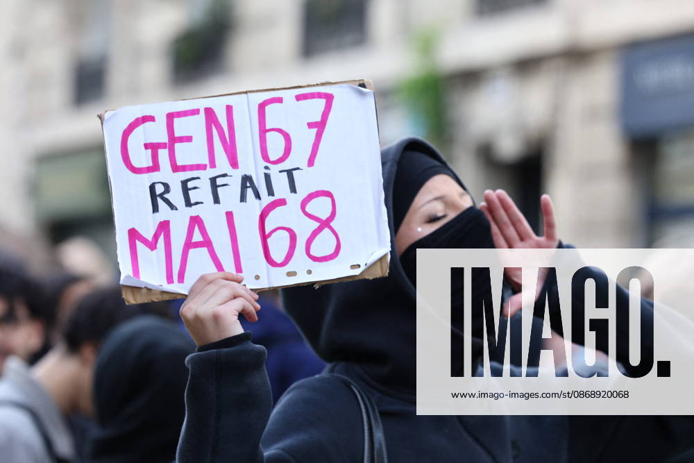 Catholic Institute of Paris and Paris-Panthéon-Assas Students Protest - Paris Students from the Catholic Institute of Paris and Paris-Panthéon-Assas University gather outside Paris-Panthéon-Assas University during a demonstration in support of high school students. The protesters are demanding the hiring of substitute teachers, increased resources, and decent learning conditions. Paris, France, October 8, 2026. Photo by Raphael Lafargue ABACAPRESS.COM Paris Ile-de-France France