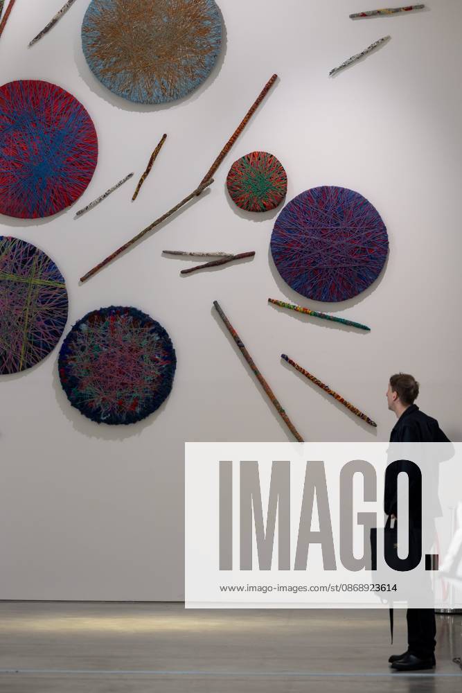 Exhibition Au dela by Sheila Hicks PHOTOPQR VOIX DU NORD FLORENT MOREAU October 8, 2026 LILLE October 8, 2026 The exhibition Au dela by artist Sheila Hicks, is on view at the Palais des Beaux-Arts PHOTO FLORENT MOREAU LA VOIX DU NORD LILLE, FRANCE, OCTOBER 8, 2026 Sheila Hicks – Beyond exhibition at the Palais des Beaux Arts in Lille The internationally renowned American artist presents a new installation in the museum’s atrium, exploring textile fiber through monumental works created especially for the space HAUTS-DE-FRANCE France