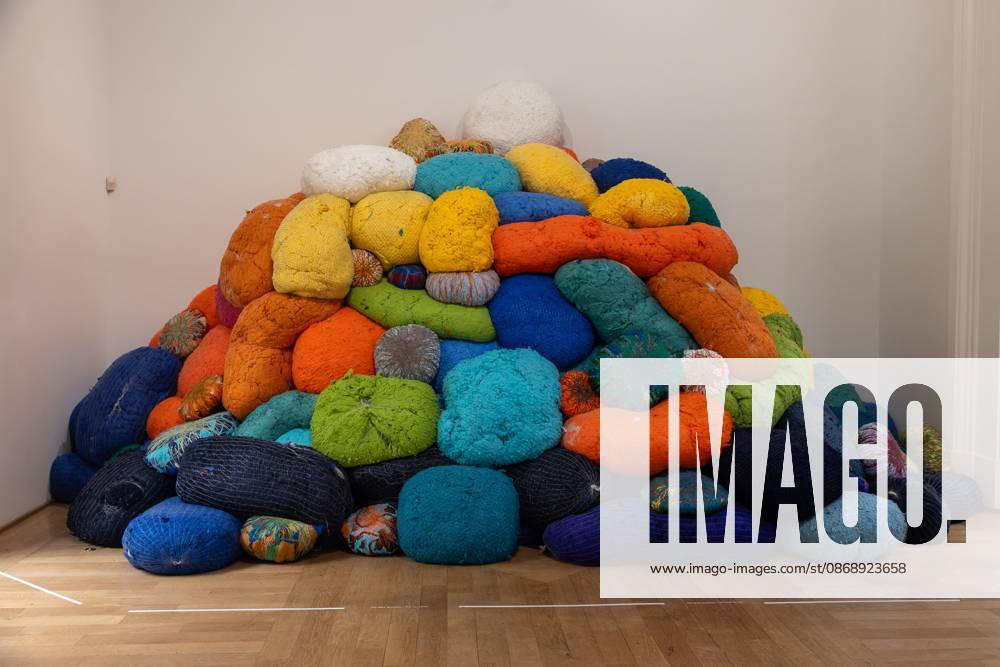 Exhibition Au dela by Sheila Hicks PHOTOPQR VOIX DU NORD FLORENT MOREAU October 8, 2026 LILLE October 8, 2026 The exhibition Au dela by artist Sheila Hicks, is on view at the Palais des Beaux-Arts PHOTO FLORENT MOREAU LA VOIX DU NORD LILLE, FRANCE, OCTOBER 8, 2026 Sheila Hicks – Beyond exhibition at the Palais des Beaux Arts in Lille The internationally renowned American artist presents a new installation in the museum’s atrium, exploring textile fiber through monumental works created especially for the space HAUTS-DE-FRANCE France
