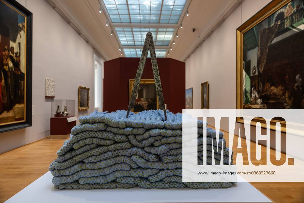 Exhibition Au dela by Sheila Hicks PHOTOPQR VOIX DU NORD FLORENT MOREAU October 8, 2026 LILLE October 8, 2026 The exhibition Au dela by artist Sheila Hicks, is on view at the Palais des Beaux-Arts PHOTO FLORENT MOREAU LA VOIX DU NORD LILLE, FRANCE, OCTOBER 8, 2026 Sheila Hicks – Beyond exhibition at the Palais des Beaux Arts in Lille The internationally renowned American artist presents a new installation in the museum’s atrium, exploring textile fiber through monumental works created especially for the space HAUTS-DE-FRANCE France