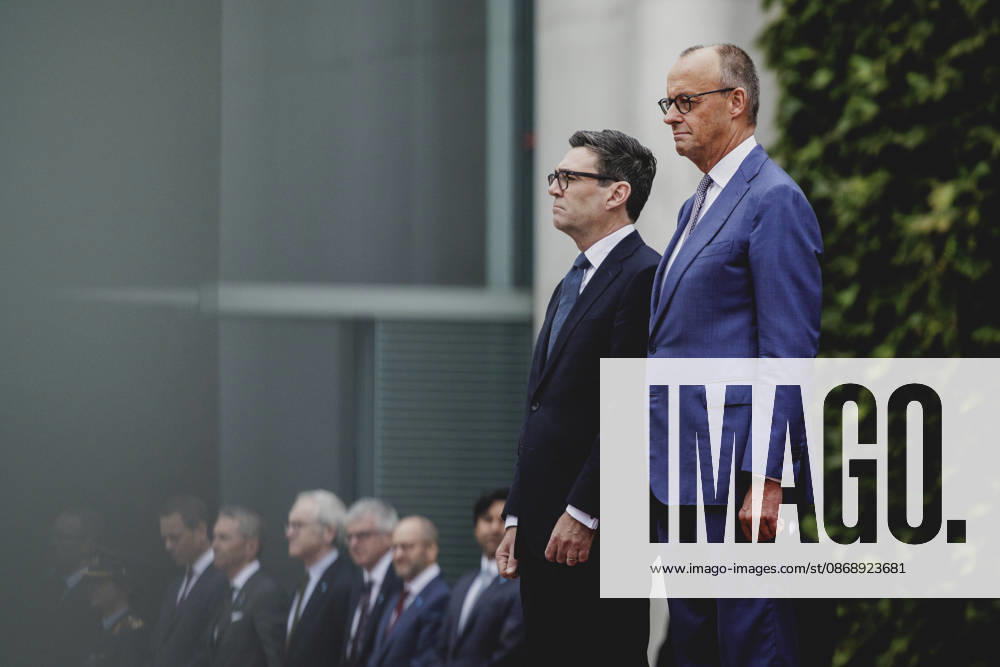 R. L. Friedrich Merz, CDU, Chancellor of Germany, and Andrew Burnham, Prime Minister of the United Kingdom, photographed during a reception with military honors at the Federal Chancellery in Berlin, October 8, 2026, Berlin, Germany