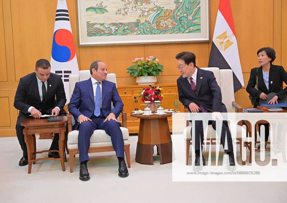 Egyptian and South Korean Presidents Attend Official Welcome in Seoul Egyptian President Abdel Fattah al-Sisi and South Korean President Lee Jae Myung attend an official welcoming ceremony at the South Korean presidential office in Seoul, South Korea, on October 8, 2026. Lee welcomed al-Sisi on arrival as the two countries’ national anthems were played and an honor guard was reviewed, before the Egyptian president signed the official guest book and the two leaders posed for a commemorative photograph. Photo by Egyptian President Office apaimages Cairo Cairo Egypt 081026_South_Korea_EPO_00(13)