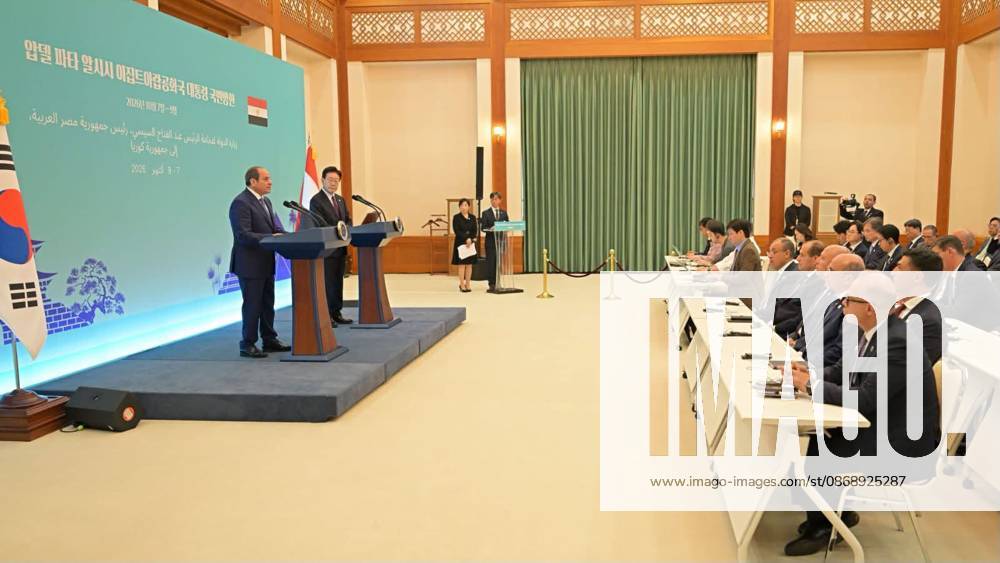 Egyptian and South Korean Presidents Attend Official Welcome in Seoul Egyptian President Abdel Fattah al-Sisi and South Korean President Lee Jae Myung attend an official welcoming ceremony at the South Korean presidential office in Seoul, South Korea, on October 8, 2026. Lee welcomed al-Sisi on arrival as the two countries’ national anthems were played and an honor guard was reviewed, before the Egyptian president signed the official guest book and the two leaders posed for a commemorative photograph. Photo by Egyptian President Office apaimages Cairo Cairo Egypt 081026_South_Korea_EPO_00(4)