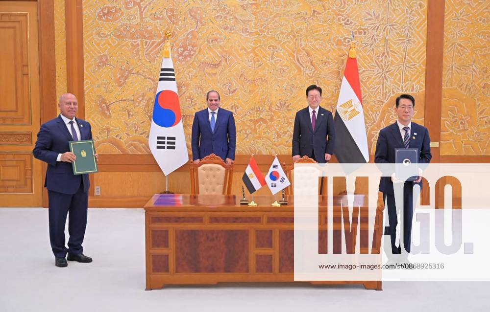 Egyptian and South Korean Presidents Attend Official Welcome in Seoul Egyptian President Abdel Fattah al-Sisi and South Korean President Lee Jae Myung attend an official welcoming ceremony at the South Korean presidential office in Seoul, South Korea, on October 8, 2026. Lee welcomed al-Sisi on arrival as the two countries’ national anthems were played and an honor guard was reviewed, before the Egyptian president signed the official guest book and the two leaders posed for a commemorative photograph. Photo by Egyptian President Office apaimages Cairo Cairo Egypt 081026_South_Korea_EPO_00(3)
