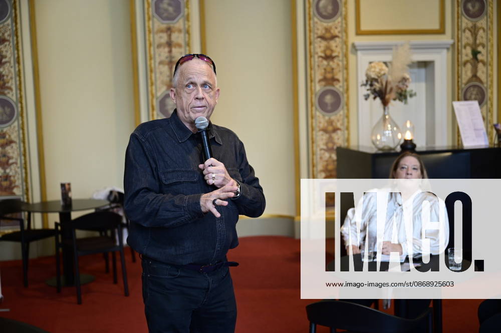Stefan Hippler and Kathy Kelly at the press conference and presentation of the 16th HOPE Award at the 18th HOPE Gala in Dresden at the Schauspielhaus Dresden, Dresden