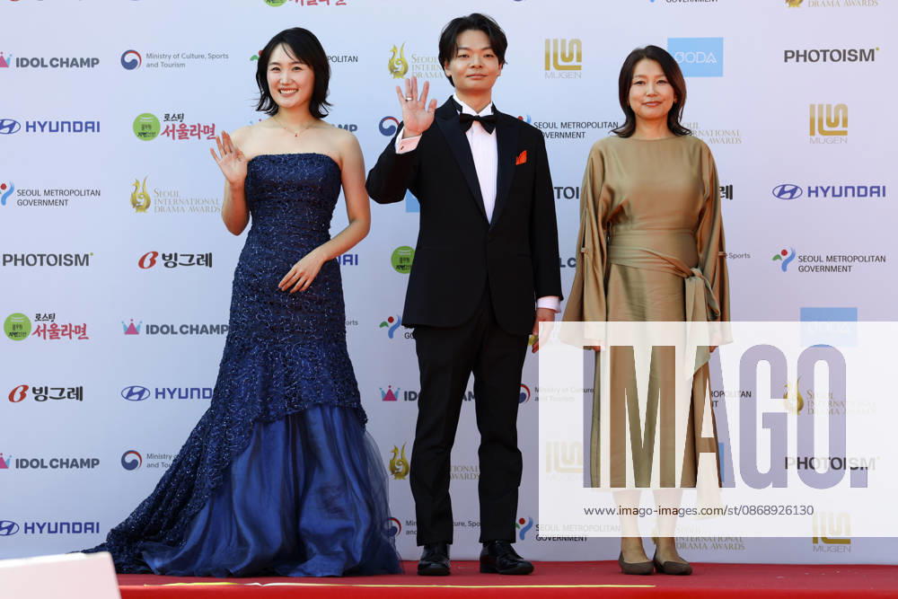 Red carpet at Seoul Drama Awards in South Korea (L-R) Japanese actress Asuka Hamaru, producer Naomichi Sawamura, and director Azumi Hasegawa pose for photos on the red carpet during the 21st Seoul International Drama Awards in Seoul, South Korea, on October 08, 2026. Seoul South Korea