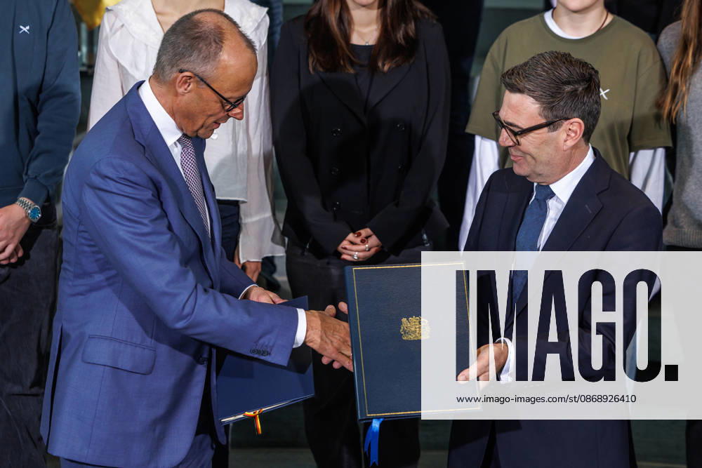 Exchange of the instruments of ratification of the Kensington Treaty by Federal Chancellor Friedrich Merz (CDU) and the Prime Minister of the United Kingdom of Great Britain and Northern Ireland, Andrew Burnham Exchange of the instruments of ratification of the Kens