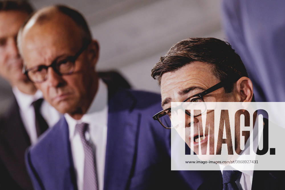 L R Friedrich Merz, CDU, Chancellor of Germany, and Andrew Burnham, Prime Minister of the United Kingdom, photographed during a press conference in Berlin, October 8, 2026, Berlin, Germany