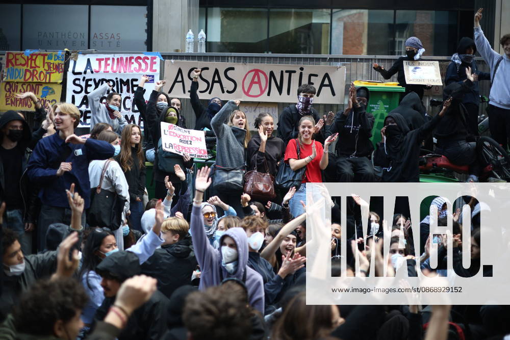 Catholic Institute of Paris and Paris-Panthéon-Assas Students Protest - Paris Blockade action near a building of the Pantheon Assas University during a student demonstration in Paris, on October 8, 2026, as part of a nationwide protest movement over learning conditions. Photo by Raphael Lafargue ABACAPRESS.COM Paris France