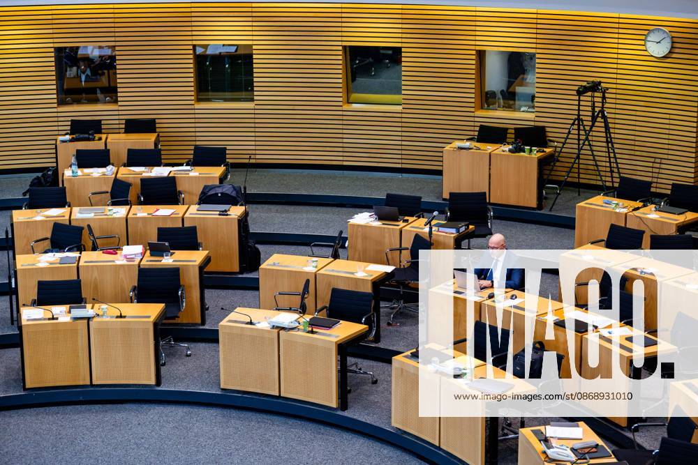 GER, Politics News, 8th Legislative Session, 57th Plenary Session in the Plenary Hall of the Thuringian State Parliament; Steffen Quasebarth of Thuringia Fair Fails in the First Round of Voting for Vice President of the Thuringian State Parliament; 99096 Erfurt; Thuringian State Parliament; Thuringia; Germany