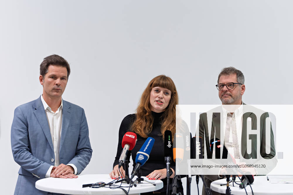Kerstin Wolter Ehling, The Left, M speaks to reporters alongside Steffen Krach (SPD, l) and Werner Graf (Alliance 90 The Greens, r) in the foyer of the Haus der Statistik following the conclusion of their parties’ preliminary talks Press statement by The Left, The Greens, and the SPD in Berlin