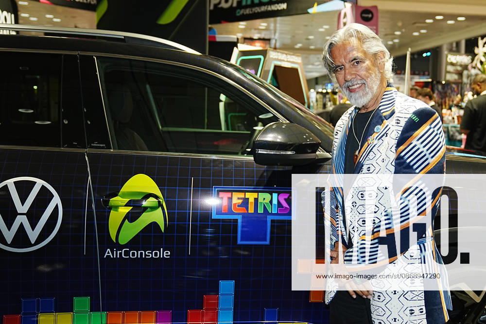 Video game designer and Tetris co-founder HENK ROGERS at 2026 New York Comic Con at the Javits Center on October 8, 2026 in New York. HENK ROGERS is on had to welcome the next evolution of Tetris as it moves into the dashboard of a 2027 Volkswagen Atlas. Volkswagen is bringing Tetris to its vehicles through AirConsole, an in car gaming platform that turns the vehicle s infotainment screen into a gaming display, with smartphones serving as the controllers. The games are designed to be played while the vehicle is parked, creating a new kind of entertainment experience inside the car. New York USA - ZUMAb148 20261008_zap_b148_003