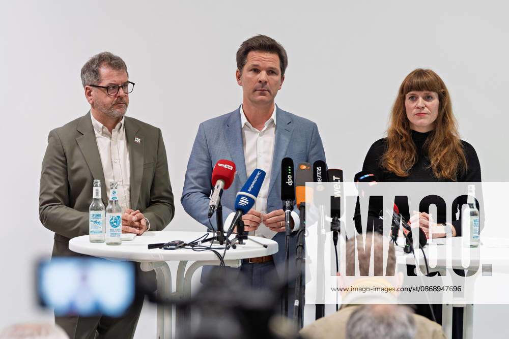 Werner Graf, Alliance 90 The Greens, left, Steffen Krach (SPD, center) and Kerstin Wolter Ehling (Die Linke, right) stand in front of the media microphones during a joint press statement in the foyer of the Haus der Statistik following the conclusion of their parties’ preliminary talks Press statement by Die Linke, the Greens, and the SPD in Berlin