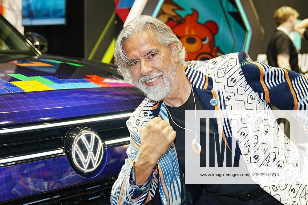 Video game designer and Tetris co-founder HENK ROGERS at 2026 New York Comic Con at the Javits Center on October 8, 2026 in New York. HENK ROGERS is on had to welcome the next evolution of Tetris as it moves into the dashboard of a 2027 Volkswagen Atlas. Volkswagen is bringing Tetris to its vehicles through AirConsole, an in car gaming platform that turns the vehicle s infotainment screen into a gaming display, with smartphones serving as the controllers. The games are designed to be played while the vehicle is parked, creating a new kind of entertainment experience inside the car. New York USA - ZUMAb148 20261008_zap_b148_016