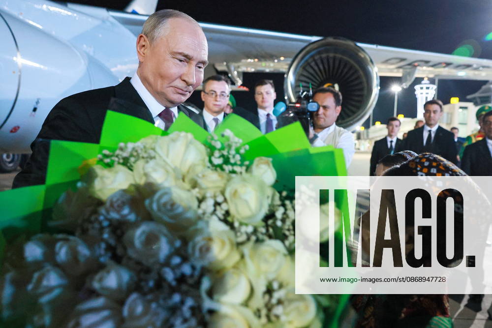 TURKMENISTAN, BALKAN PROVINCE - OCTOBER 8, 2026: Vladimir Putin, President of Russia, accepts flowers during a ceremony to welcome his arrival ahead of a meeting of the CIS (Commonwealth of Independent States) Council of Heads of State in Turkmenbasy Turkmenistan - ZUMAt113 20261008_zaa_t113_531