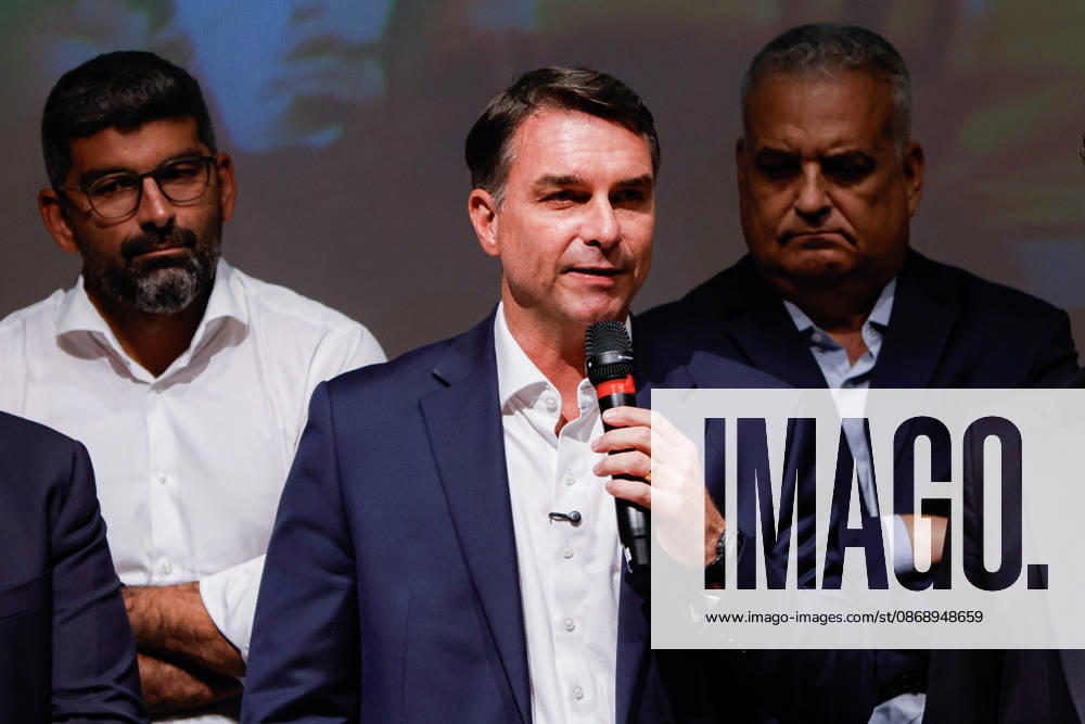 BRASiLIA, DF - 08.10.2026: FLaVIO MEETS WITH POLITICIANS FROM THE PL - Presidential candidate Flavio Bolsonaro meets with PL deputies and governors elected this Thursday (October 8th) at the Brasil 21 building. x3026714x JoaoxPedroxCarvalho