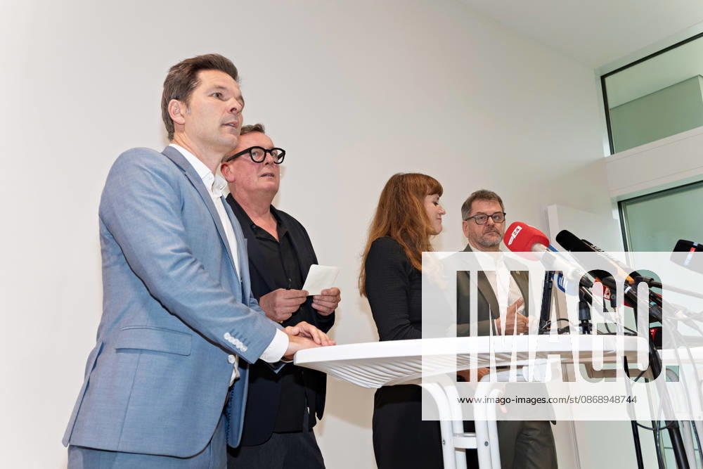 Steffen Krach (SPD, left), Kerstin Wolter Ehling (Die Linke, second from the right, and Werner Graf, Alliance ’90 The Greens, on the right, stand at the microphones in the foyer of the Haus der Statistik at the start of their joint press statement following the conclusion of their parties’ preliminary talks Press statement by The Left, The Greens, and the SPD in Berlin