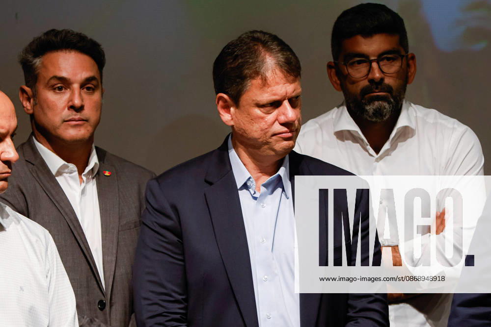 BRASiLIA, DF - 08.10.2026: FLaVIO MEETS WITH POLITICIANS FROM THE PL - Governor Tarcisio do Freitas at a meeting between Flavio Bolsonaro and PL deputies and governors elected this Thursday (October 8th) at the Brasil 21 building. x3026720x JoaoxPedroxCarvalho