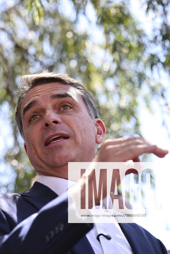 Brazilian presidential candidate Flavio Bolsonaro of the Liberal Party BRASILIA, BRAZIL - OCTOBER 08 : Brazilian presidential candidate Flavio Bolsonaro of the Liberal Party (PL) speaks to the press during a meeting with elected governors ahead of the presidential runoff election, in Brasilia, Brazil on October 08, 2026. Mateus Bonomi Anadolu Brasilia Brazil. Editorial use only. Please get in touch for any other usage.