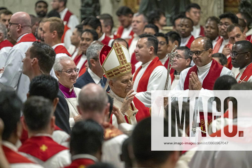 ITALY - POPE - VATICAN-2026 10 8 Italy, Rome, Vatican, 2026 10 8 Pope Leo XIV officiates the holy mass for the inauguration of the academic year of the pontifical universities at the St. Peter s Basilica in the Vatican. - NO BOOKS